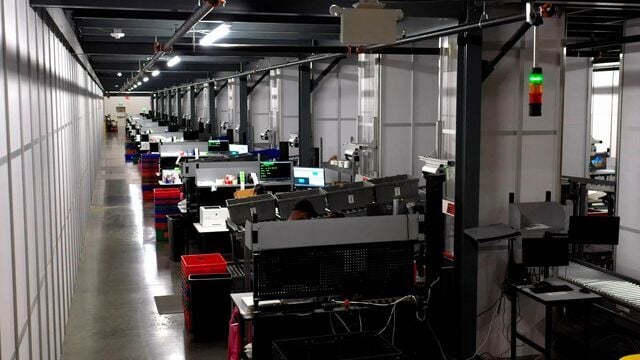 Workstation picking tunnel at TTI in Texas