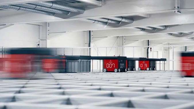 image_jpg_R5-Robots-moving-grey-background_product-photo_1350x760