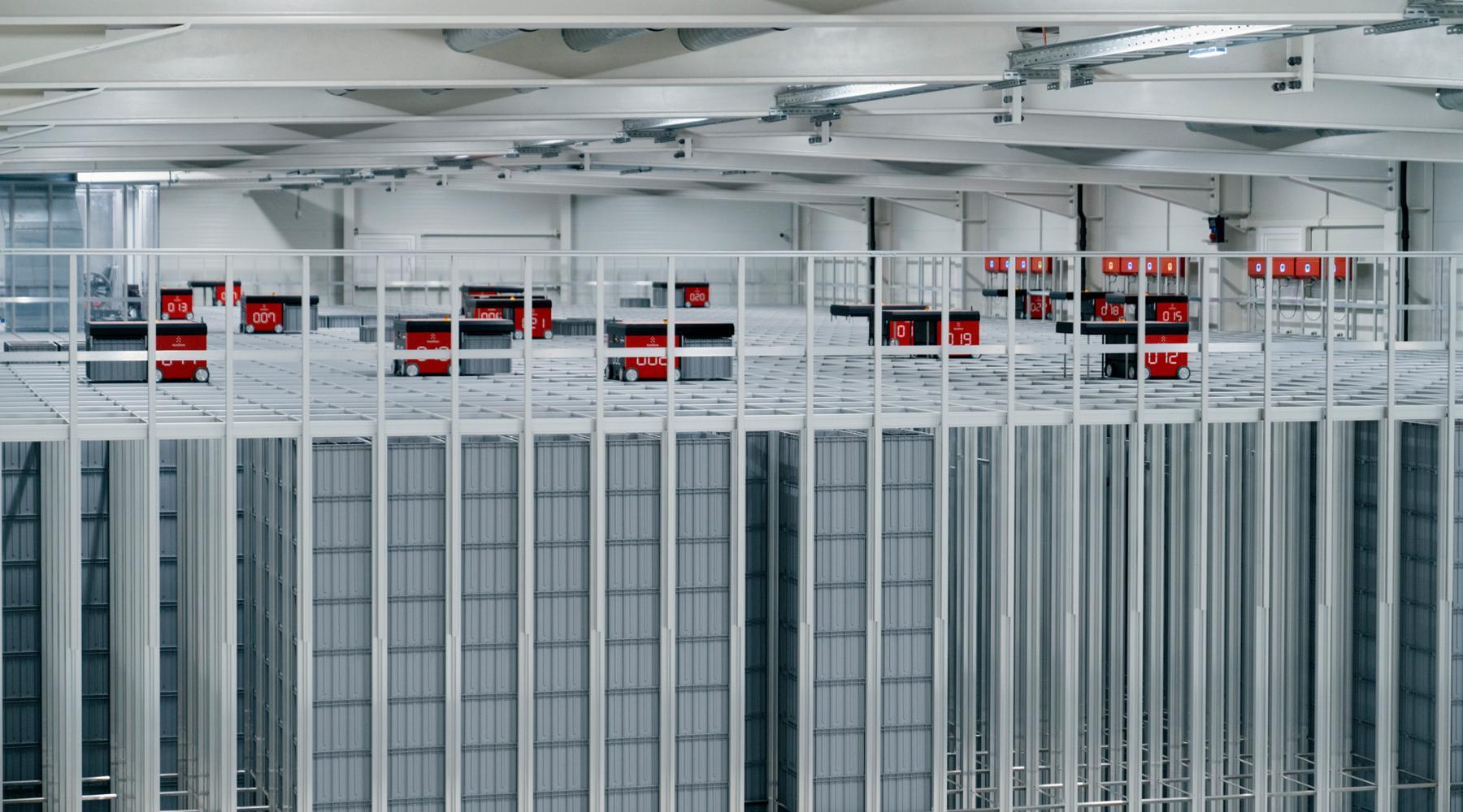 An open image showing Bins stacked in a Grid with R5 Robots