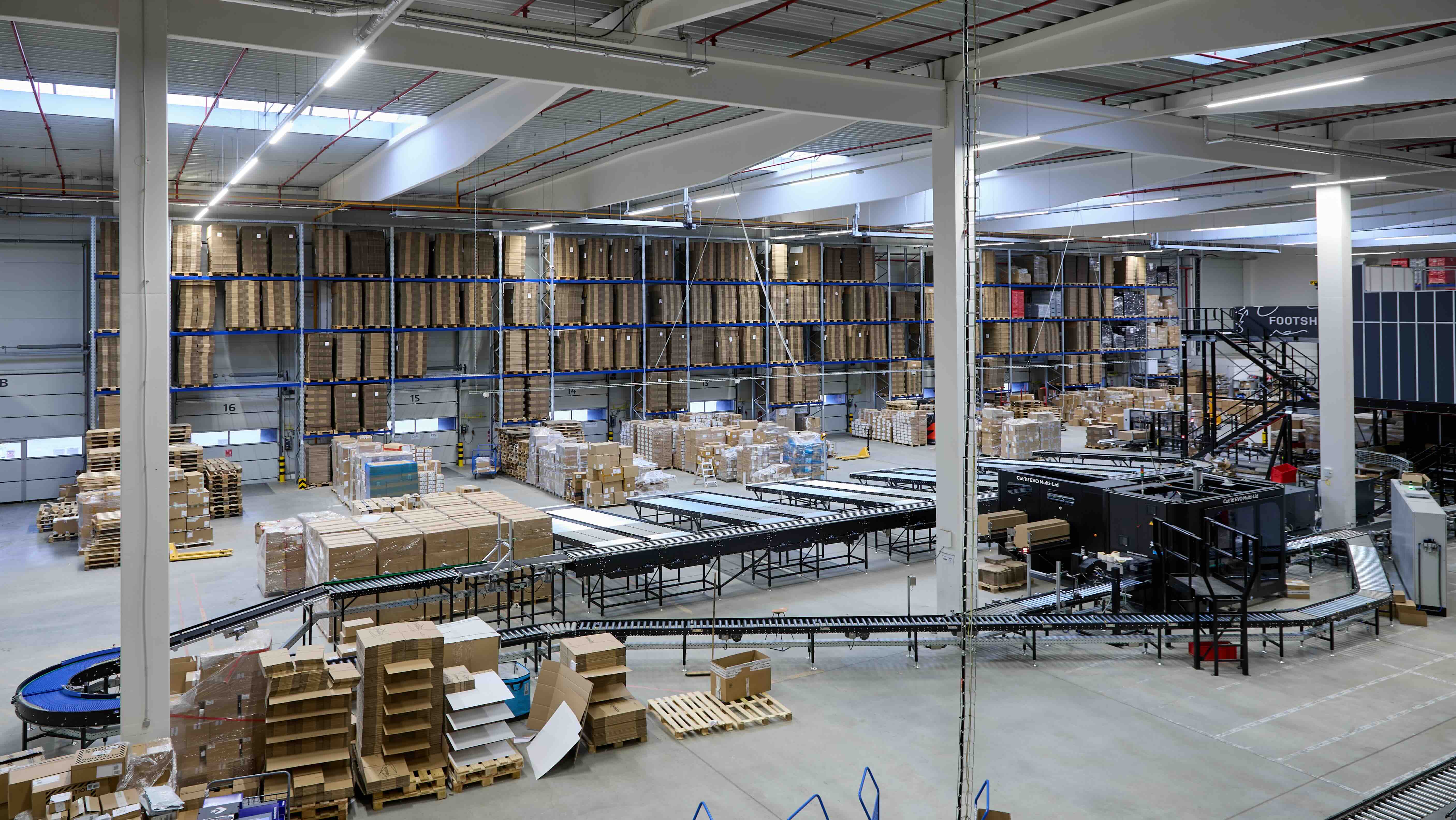image_JPEG_warehouse_Footshop_1350x760-1